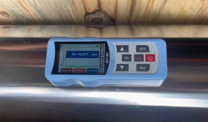 Mirror Polished Metal Roller (1)